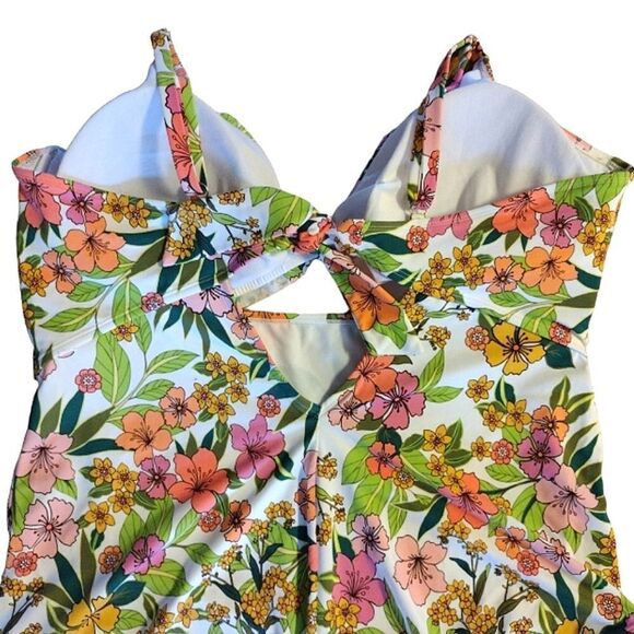 Time & Tru White Floral Front Cutout One Piece Swimsuit Plussize 3X - Picture 13 of 16